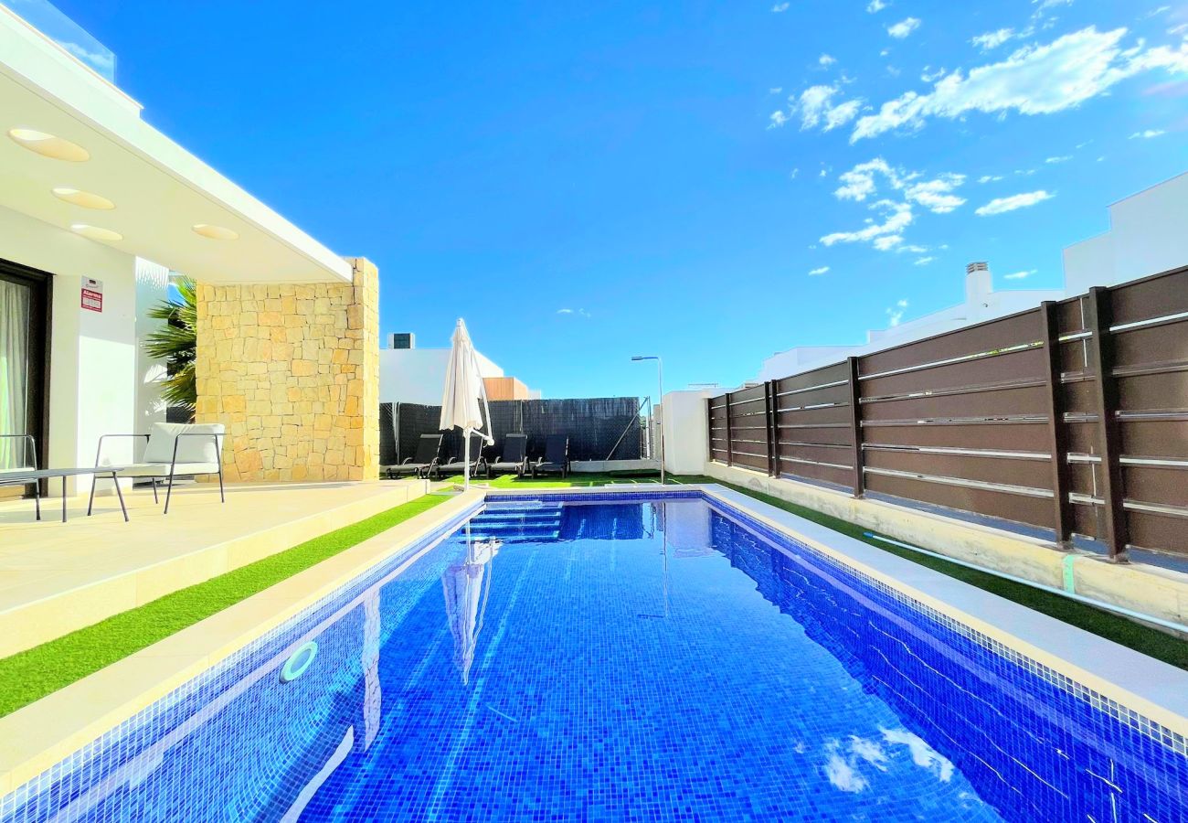 Villa in Orihuela Costa - Villa Vistabella Golf | Long Term Winter Rental