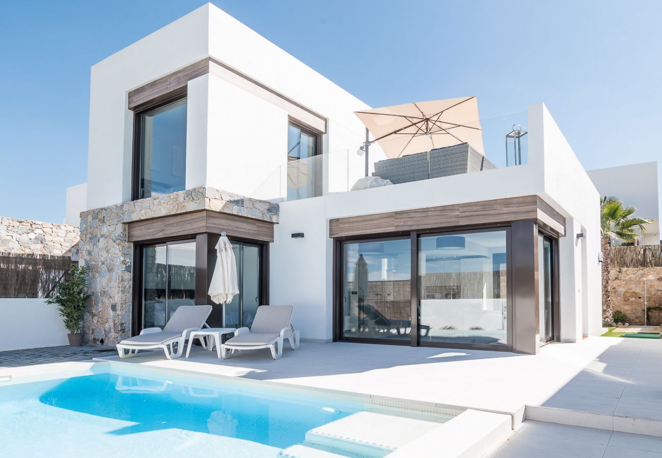 Villa in Algorfa - RENTED! Villa La Finca Golf | Long Term Rental in