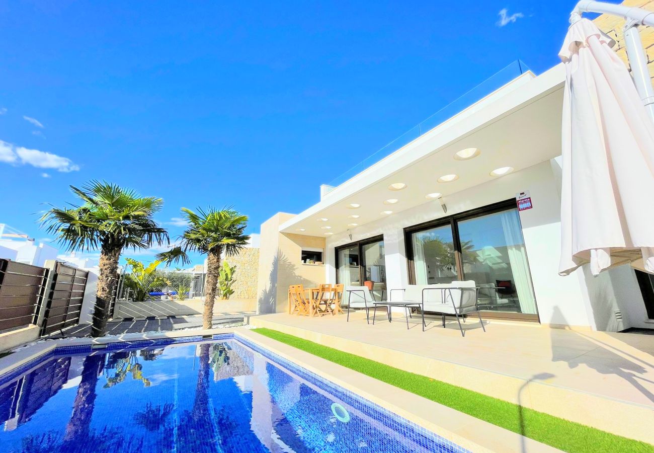 Villa in Orihuela Costa - Villa for Sale in Vistabella Golf (Ref. VISTABELLA