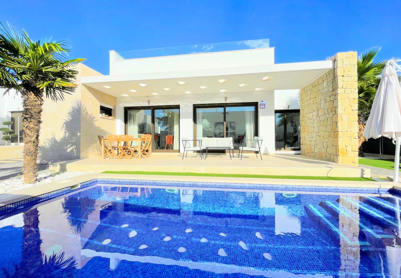 Villa in Orihuela Costa - Villa for Sale in Vistabella Golf (Ref. VISTABELLA